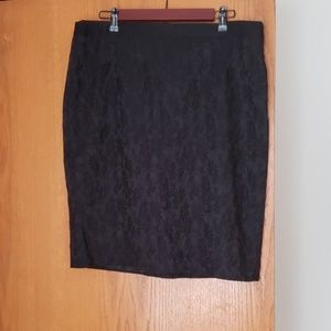 Dana Buchman black lace overlay  skirt. Size 16.